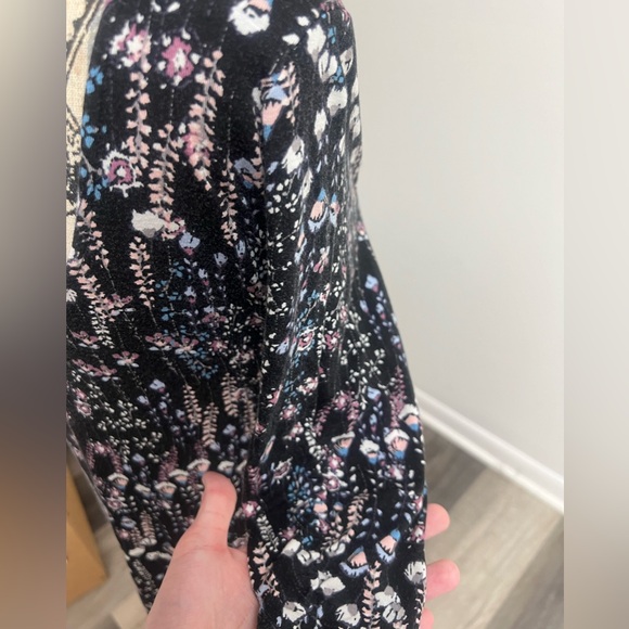 Black Floral Maternity Top! - Picture 7 of 15